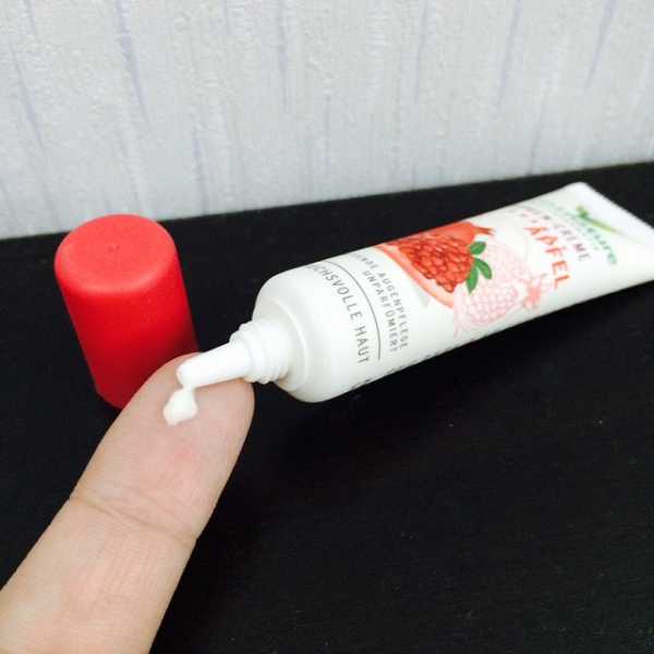 CosNature有機紅石榴緊緻拉提眼霜