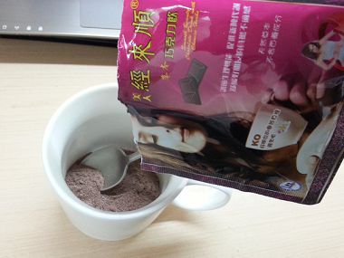 美人經來順草本巧克力飲：天然草本。 經來順巧克力飲