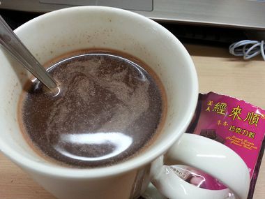 美人經來順草本巧克力飲：天然草本。 經來順巧克力飲