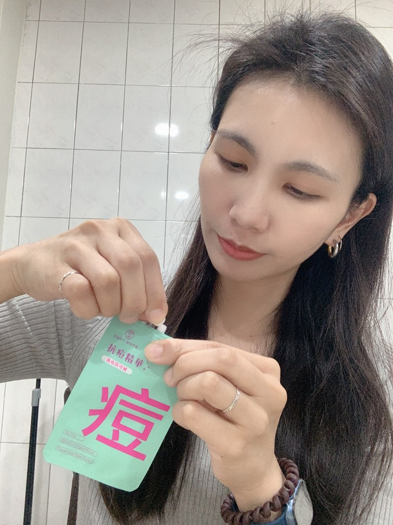 女人知己試用大隊,口碑行銷,部落客行銷,babywhite美白精華,babywhite精華評價,babywhite7大問題精華,配方有保濕基礎,吸收超快,開架保濕推薦,好用精華液,妝前保養推薦,台灣保養品推薦