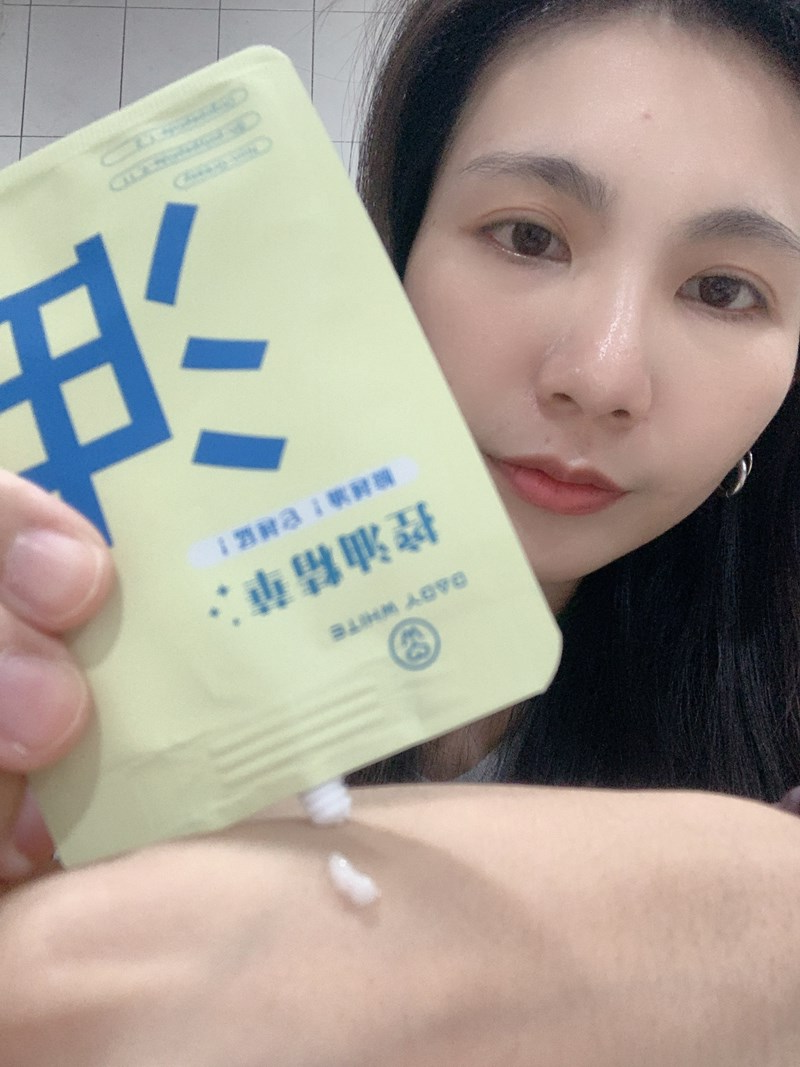 女人知己試用大隊,口碑行銷,部落客行銷,babywhite美白精華,babywhite精華評價,babywhite7大問題精華,配方有保濕基礎,吸收超快,開架保濕推薦,好用精華液,妝前保養推薦,台灣保養品推薦
