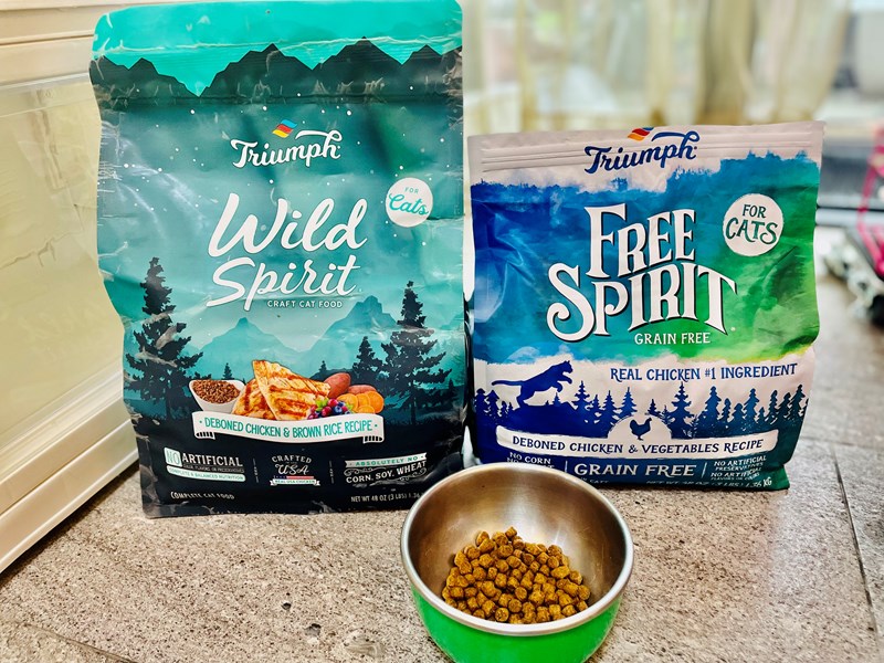 Triumph奔放去骨雞肉糙米配方天然糧及奔放去骨雞肉莓果配 Triumph奔放去骨雞肉糙米配方天然糧及奔放去骨雞肉莓果配