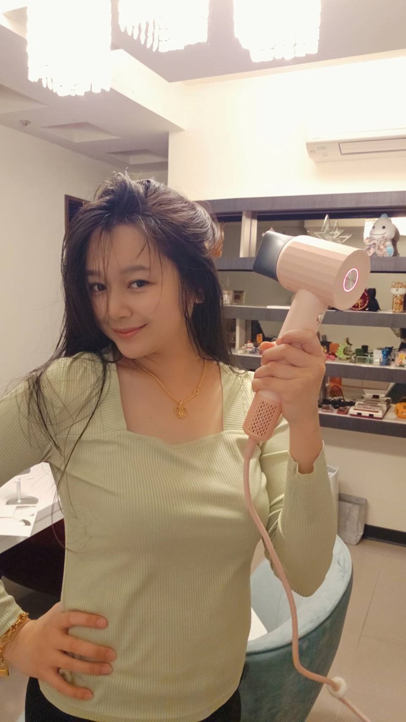 女人知己試用大隊,口碑行銷,部落客行銷,WiWU負離子高速吹風機,高速負離子吹風機推薦,護髮吹風機負離子,快速乾髮負離子吹風機,吹風機推薦護髮效果,吹風機旅行便攜款,靜音高速吹風機,頭髮快乾吹風機推薦,負離子吹風機直髮/捲髮適用,吹風機品牌性價比推薦,美髮師專用吹風機,沙龍級高速吹風機,吹風機熱風護髮科技,WiWU家用專業吹風機,吹風機快速乾髮神器,吹風機CP值高推薦,吹風機排行榜2024,離子吹風機溫和護髮