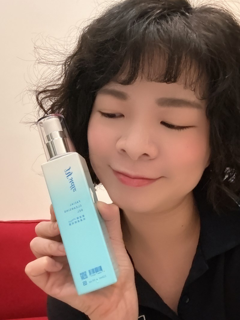洗完之後不緊繃,整張臉摸起來還有點滑滑嫩嫩的 JY stel 試用