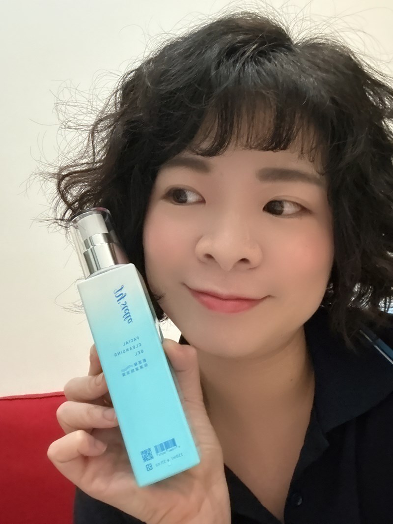 洗完之後不緊繃,整張臉摸起來還有點滑滑嫩嫩的 JY stel 試用