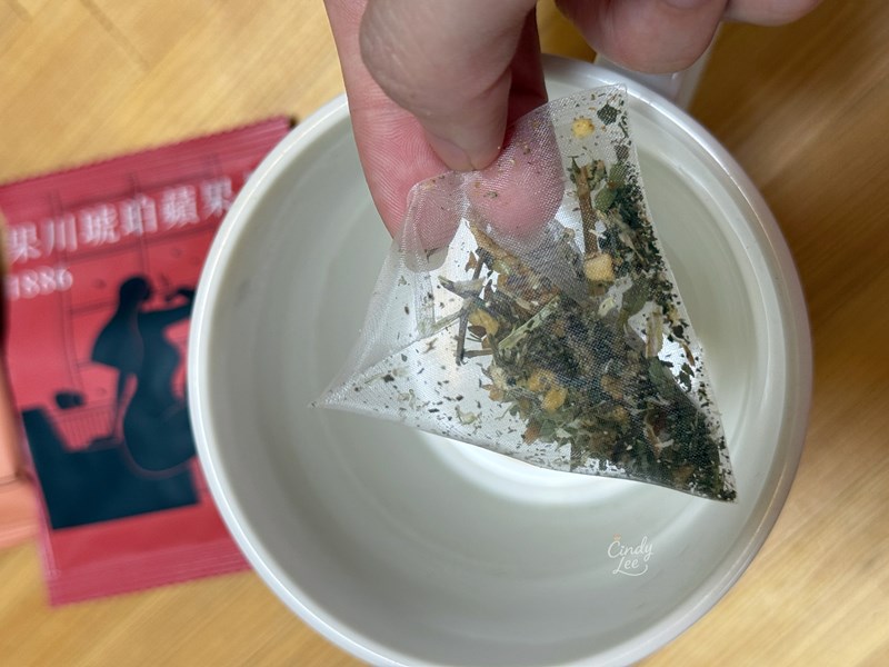 [美食]楽澗茶葉特色伴手禮【楽澗衣服小茶揹】Cindy開箱
