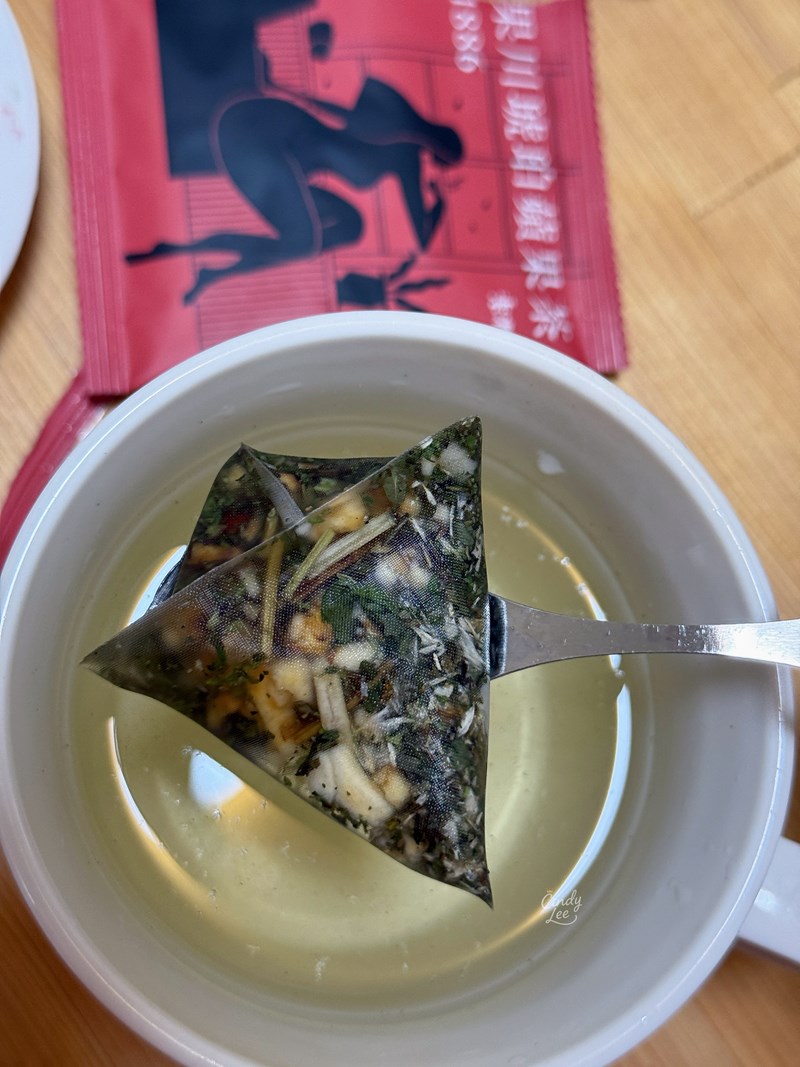 [美食]楽澗茶葉特色伴手禮【楽澗衣服小茶揹】Cindy開箱