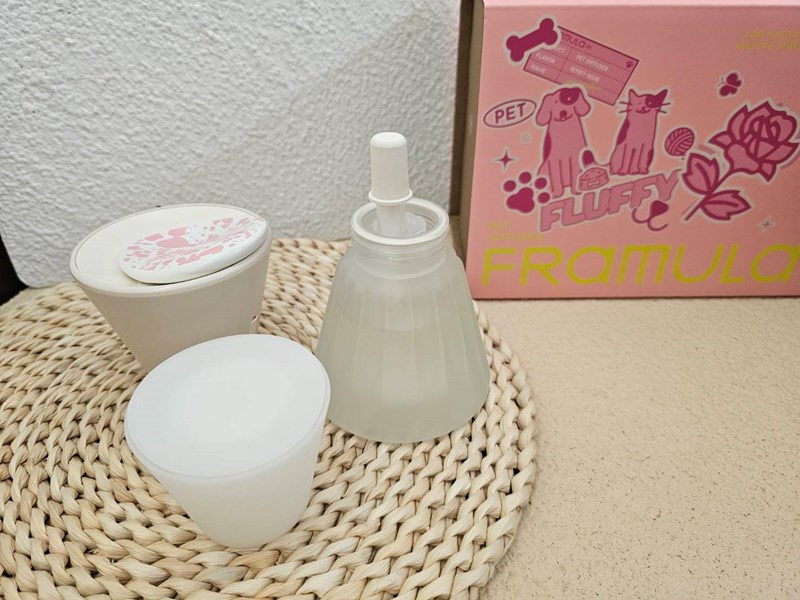 女人知己試用大隊,口碑行銷,部落客行銷,FRAMULA芬乘 寵物香氛儀套裝組,寵物香氛儀,芬乘FRAMULA,寵物去味神器,寵物環保香氛,精油香氛,無酒精香氛儀,寵物異味控制,高質感香氛儀,毛孩居家香氛,低音靜音香氛機,毛孩精緻生活