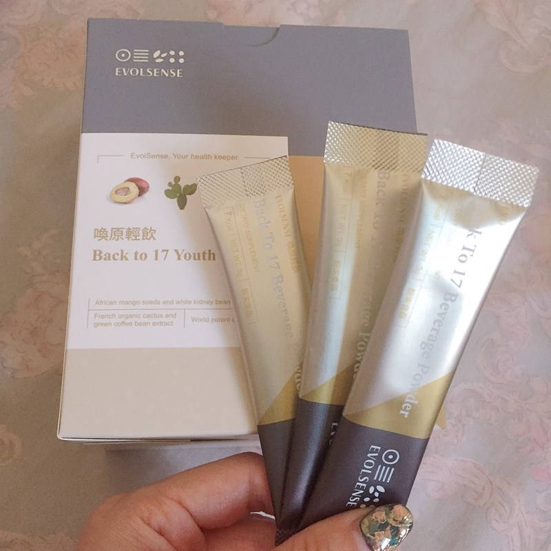 女人知己試用大隊,口碑行銷,部落客行銷,Evolsense璦研司  喚原輕飲Back to 17 Youth drink,Evolsense璦研司 喚原輕飲,添加非洲芒果籽（輕盈）,綠咖啡豆+柑橘瓜拿納（燃燒）,仙人掌萃取（分解）,金針菇萃取（淨空）,白腎豆（攔截）,吃貨速攻配方,便利,順暢,快速,多國官方認證及獎項，專利製成好安心,直接撕開食用或加入100ml冷水沖泡飲用