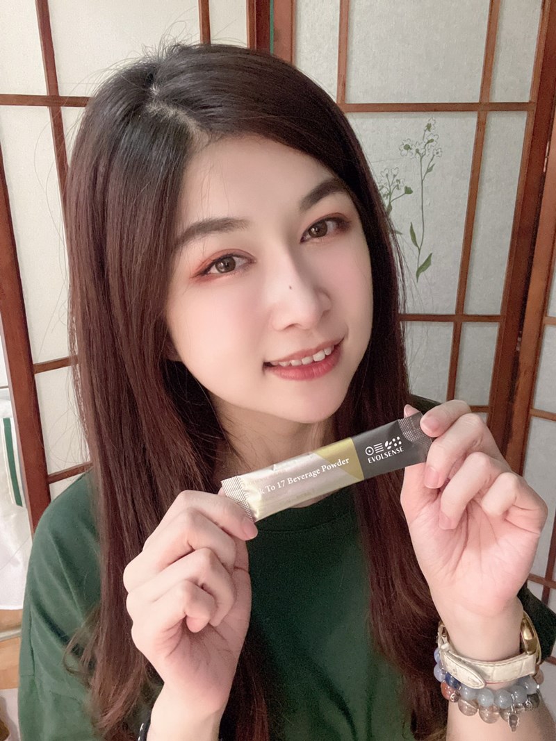 女人知己試用大隊,口碑行銷,部落客行銷,Evolsense璦研司  喚原輕飲Back to 17 Youth drink,Evolsense璦研司 喚原輕飲,添加非洲芒果籽（輕盈）,綠咖啡豆+柑橘瓜拿納（燃燒）,仙人掌萃取（分解）,金針菇萃取（淨空）,白腎豆（攔截）,吃貨速攻配方,便利,順暢,快速,多國官方認證及獎項，專利製成好安心,直接撕開食用或加入100ml冷水沖泡飲用