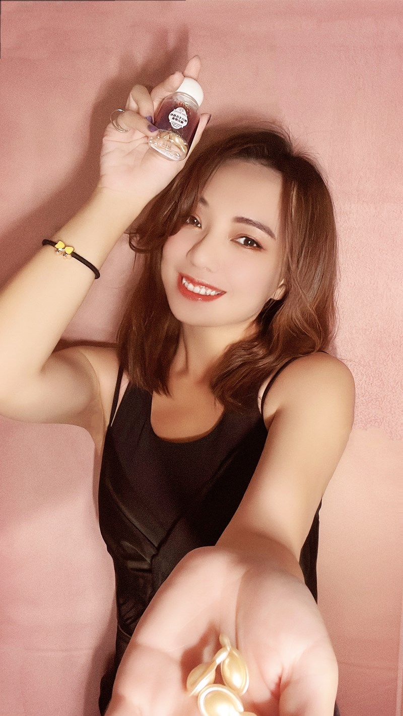 女人知己試用大隊,伊莉特煥白毛孔隱形魔法膠囊,一顆抵3瓶,伊莉特47年膚質改造專家
