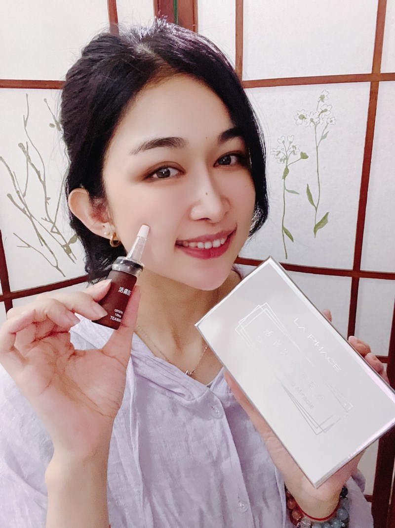 女人知己試用大隊,口碑行銷,部落客行銷,La Phace 活膚因子精華液,獨家智慧寡胜肽因子,活化肌膚,調理肌膚紋路,使肌膚回復柔順平和的線條,加強保濕修護,延緩肌膚老化,維持肌膚健康,使肌膚散發光彩,維持肌膚彈性