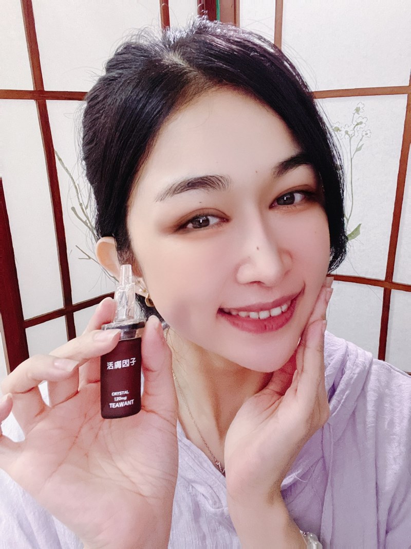 女人知己試用大隊,口碑行銷,部落客行銷,La Phace 活膚因子精華液,獨家智慧寡胜肽因子,活化肌膚,調理肌膚紋路,使肌膚回復柔順平和的線條,加強保濕修護,延緩肌膚老化,維持肌膚健康,使肌膚散發光彩,維持肌膚彈性