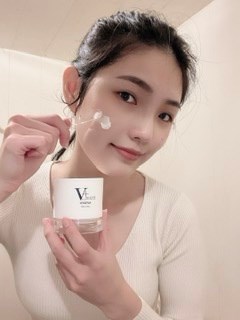 女人知己試用大隊,口碑行銷,部落客行銷,V+全方位修護乳霜,VOGÉNIA V+全方位修護乳霜,舒緩肌膚壓力,生活壓力也是會造成肌膚老化的原因之一,有研究報告指出，生活壓力可能是指生理上的睡眠不足,工作的壓力,人際關係等，還有外在的環境,現今的疫情,氣候的變化，這些對於肌膚來說都是一個壓力的來源。,懶人福星 一罐就足夠,專利研發,保持肌膚水潤度，使肌膚如絲般順滑,有助於舒緩和護理肌膚,提升肌膚對環境傷害的保護力優良製作,國際認證,專業技術
