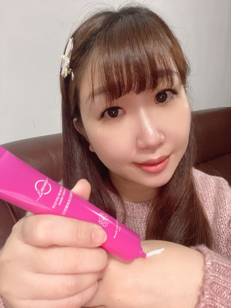 女人知己試用大隊,口碑行銷,部落客行銷,Esmomho日初酵素益生菌護手霜,日初Esmomho,台灣在地蔬果酵素,台灣酵素村,好菌保護膜,甜杏仁油,維他命E,各種蜂蜜萃取,梔子花精油,香味,清爽滋潤,不油膩,舒緩,適用敏感肌,膚色亮白,柔嫩觸感