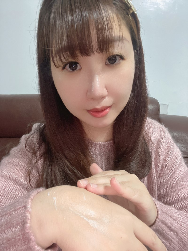 女人知己試用大隊,口碑行銷,部落客行銷,Esmomho日初酵素益生菌護手霜,日初Esmomho,台灣在地蔬果酵素,台灣酵素村,好菌保護膜,甜杏仁油,維他命E,各種蜂蜜萃取,梔子花精油,香味,清爽滋潤,不油膩,舒緩,適用敏感肌,膚色亮白,柔嫩觸感