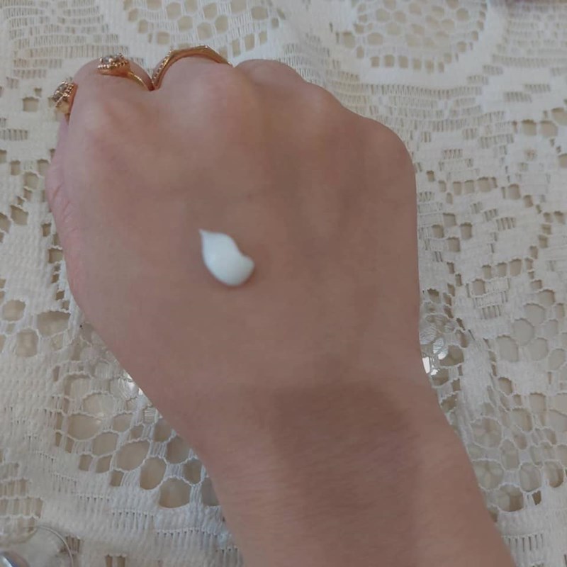 女人知己試用大隊,口碑行銷,部落客行銷,Esmomho日初酵素益生菌護手霜,日初Esmomho,台灣在地蔬果酵素,台灣酵素村,好菌保護膜,甜杏仁油,維他命E,各種蜂蜜萃取,梔子花精油,香味,清爽滋潤,不油膩,舒緩,適用敏感肌,膚色亮白,柔嫩觸感