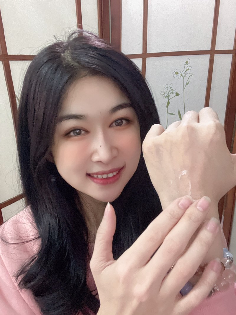 女人知己試用大隊,口碑行銷,部落客行銷,Esmomho日初酵素益生菌護手霜,日初Esmomho,台灣在地蔬果酵素,台灣酵素村,好菌保護膜,甜杏仁油,維他命E,各種蜂蜜萃取,梔子花精油,香味,清爽滋潤,不油膩,舒緩,適用敏感肌,膚色亮白,柔嫩觸感