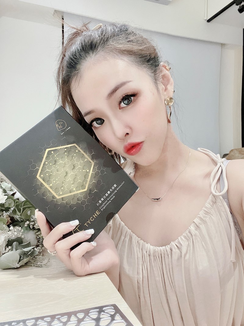 女人知己試用大隊,口碑行銷,部落客行銷,TYCHE太姬  石墨烯活顏鑽光面膜 ,TYCHE太姬,石墨烯,面膜,黑面膜,石墨烯面膜,石墨烯活顏鑽光面膜,面膜界的美肌導入儀,六胜肽,蠶絲蛋白,傳明酸,海藻醣,台灣面膜,台灣保養品牌,保溼,緊緻,賦活