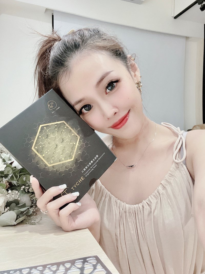 女人知己試用大隊,口碑行銷,部落客行銷,TYCHE太姬  石墨烯活顏鑽光面膜 ,TYCHE太姬,石墨烯,面膜,黑面膜,石墨烯面膜,石墨烯活顏鑽光面膜,面膜界的美肌導入儀,六胜肽,蠶絲蛋白,傳明酸,海藻醣,台灣面膜,台灣保養品牌,保溼,緊緻,賦活