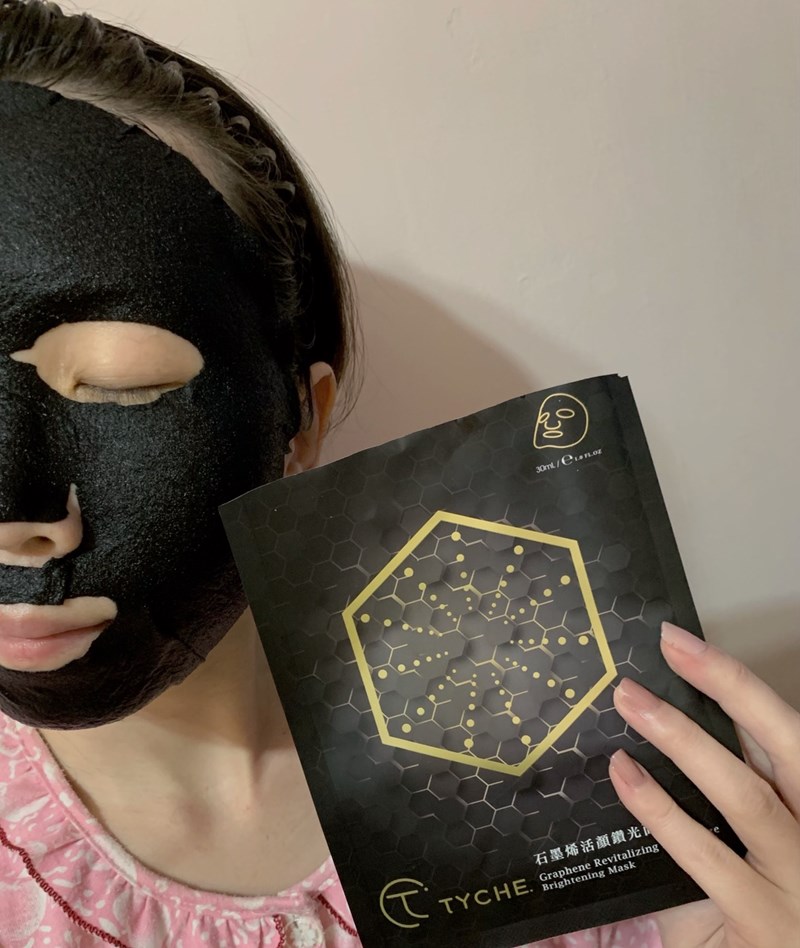 女人知己試用大隊,口碑行銷,部落客行銷,TYCHE太姬  石墨烯活顏鑽光面膜 ,TYCHE太姬,石墨烯,面膜,黑面膜,石墨烯面膜,石墨烯活顏鑽光面膜,面膜界的美肌導入儀,六胜肽,蠶絲蛋白,傳明酸,海藻醣,台灣面膜,台灣保養品牌,保溼,緊緻,賦活