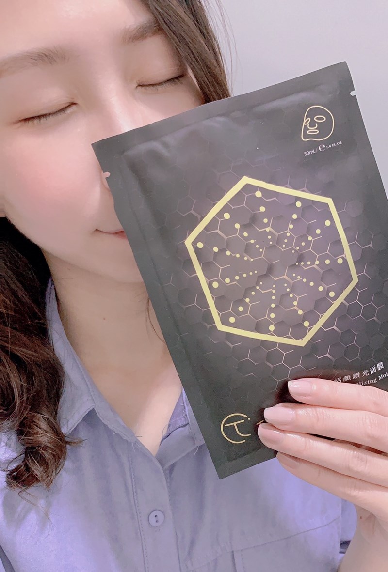 女人知己試用大隊,口碑行銷,部落客行銷,TYCHE太姬  石墨烯活顏鑽光面膜 ,TYCHE太姬,石墨烯,面膜,黑面膜,石墨烯面膜,石墨烯活顏鑽光面膜,面膜界的美肌導入儀,六胜肽,蠶絲蛋白,傳明酸,海藻醣,台灣面膜,台灣保養品牌,保溼,緊緻,賦活