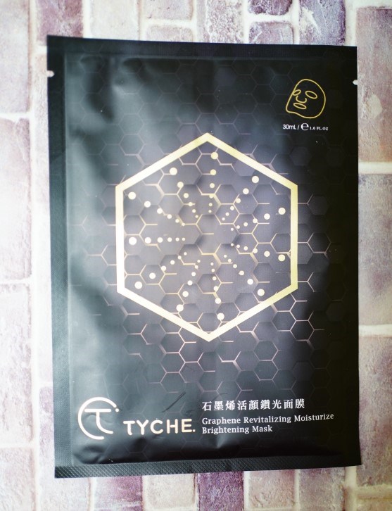 女人知己試用大隊,口碑行銷,部落客行銷,TYCHE太姬  石墨烯活顏鑽光面膜 ,TYCHE太姬,石墨烯,面膜,黑面膜,石墨烯面膜,石墨烯活顏鑽光面膜,面膜界的美肌導入儀,六胜肽,蠶絲蛋白,傳明酸,海藻醣,台灣面膜,台灣保養品牌,保溼,緊緻,賦活