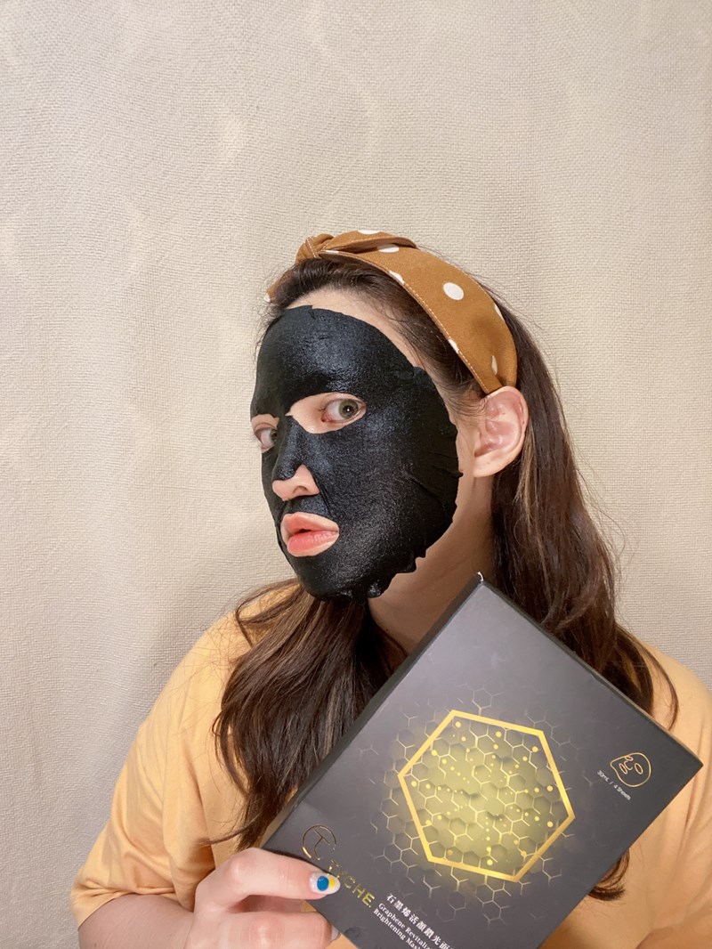 女人知己試用大隊,口碑行銷,部落客行銷,TYCHE太姬  石墨烯活顏鑽光面膜 ,TYCHE太姬,石墨烯,面膜,黑面膜,石墨烯面膜,石墨烯活顏鑽光面膜,面膜界的美肌導入儀,六胜肽,蠶絲蛋白,傳明酸,海藻醣,台灣面膜,台灣保養品牌,保溼,緊緻,賦活