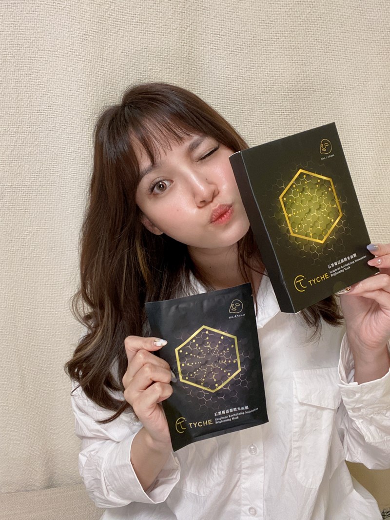 女人知己試用大隊,口碑行銷,部落客行銷,TYCHE太姬  石墨烯活顏鑽光面膜 ,TYCHE太姬,石墨烯,面膜,黑面膜,石墨烯面膜,石墨烯活顏鑽光面膜,面膜界的美肌導入儀,六胜肽,蠶絲蛋白,傳明酸,海藻醣,台灣面膜,台灣保養品牌,保溼,緊緻,賦活