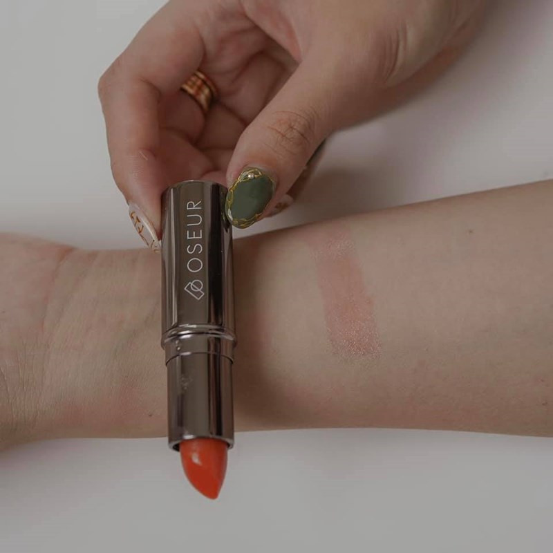 女人知己試用大隊,口碑行銷,部落客行銷,OSEUR歐絲爾時尚經典唇膏-08陽光金盞,防止嘴唇乾裂,唇色蒼白問題,唇紋明顯問題,滋潤保濕,自然水潤,含多重保濕滋養成分,使嘴唇光滑,撫平嘴唇細紋,保護嘴唇,透明感自然唇色,瞬間轉換紅潤好氣色