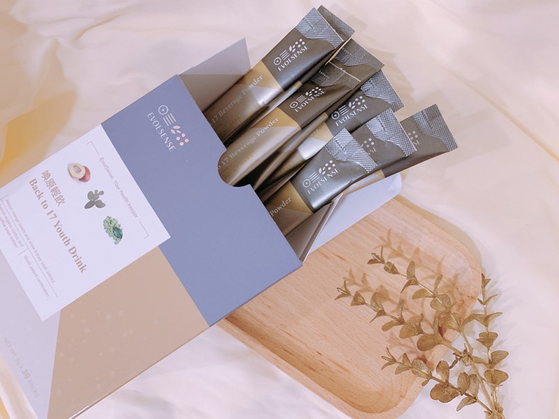 女人知己試用大隊,口碑行銷,部落客行銷,Evolsense璦研司  喚原輕飲Back to 17 Youth drink,Evolsense璦研司 喚原輕飲,添加非洲芒果籽（輕盈）,綠咖啡豆+柑橘瓜拿納（燃燒）,仙人掌萃取（分解）,金針菇萃取（淨空）,白腎豆（攔截）,吃貨速攻配方,便利,順暢,快速,多國官方認證及獎項，專利製成好安心,直接撕開食用或加入100ml冷水沖泡飲用