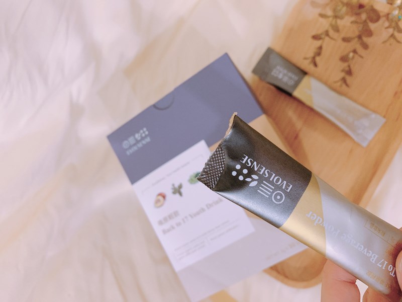 女人知己試用大隊,口碑行銷,部落客行銷,Evolsense璦研司  喚原輕飲Back to 17 Youth drink,Evolsense璦研司 喚原輕飲,添加非洲芒果籽（輕盈）,綠咖啡豆+柑橘瓜拿納（燃燒）,仙人掌萃取（分解）,金針菇萃取（淨空）,白腎豆（攔截）,吃貨速攻配方,便利,順暢,快速,多國官方認證及獎項，專利製成好安心,直接撕開食用或加入100ml冷水沖泡飲用