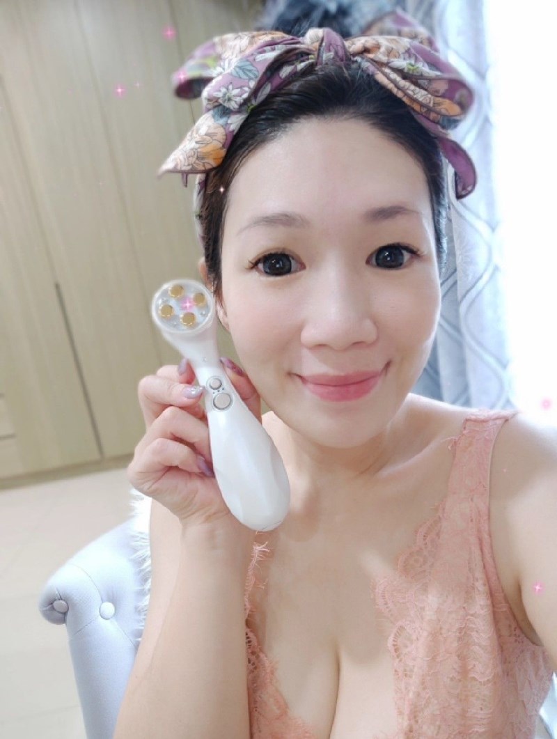 女人知己試用大隊,口碑行銷,部落客行銷,Kirei 黃金美顏凍齡儀,Kirei黃金導入緊緻儀,Kirei黃金亮膚儀,Kirei,黃金美顏凍齡儀,深層導入緊緻,裸肌,嫩膚,美膚導入儀,淨顏嫩膚,一機底四種功效,深層緊緻,通暢毛孔,緊緻毛孔,淨化毛孔,亮白,使肌膚留住保養品,恢復肌膚彈性,彈力肌膚,緊俏,重返年輕,豐潤肌膚,細緻肌膚,恢復生機,活化,Kirei 逆天奇機