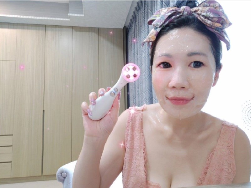 女人知己試用大隊,口碑行銷,部落客行銷,Kirei 黃金美顏凍齡儀,Kirei黃金導入緊緻儀,Kirei黃金亮膚儀,Kirei,黃金美顏凍齡儀,深層導入緊緻,裸肌,嫩膚,美膚導入儀,淨顏嫩膚,一機底四種功效,深層緊緻,通暢毛孔,緊緻毛孔,淨化毛孔,亮白,使肌膚留住保養品,恢復肌膚彈性,彈力肌膚,緊俏,重返年輕,豐潤肌膚,細緻肌膚,恢復生機,活化,Kirei 逆天奇機