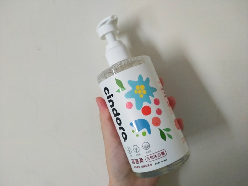 女人知己試用大隊,口碑行銷,部落客行銷,馨朵拉cindora 超溫柔天然沐浴露,馨朵拉,cindora,馨朵拉超溫柔天然沐浴露,女性專用,孕婦適用,生理期適用,全膚質適用,敏弱肌適用,pH4.8黃金比例,私密肌保養,一瓶洗全身,溫和不易刺激,散發甜美花果香,添加胺基酸,鎖水保濕