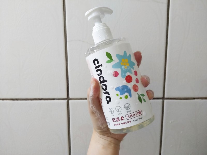 女人知己試用大隊,口碑行銷,部落客行銷,馨朵拉cindora 超溫柔天然沐浴露,馨朵拉,cindora,馨朵拉超溫柔天然沐浴露,女性專用,孕婦適用,生理期適用,全膚質適用,敏弱肌適用,pH4.8黃金比例,私密肌保養,一瓶洗全身,溫和不易刺激,散發甜美花果香,添加胺基酸,鎖水保濕