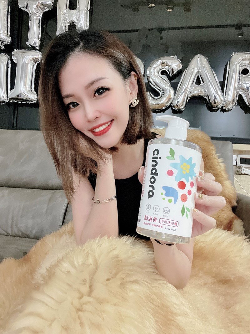 女人知己試用大隊,口碑行銷,部落客行銷,馨朵拉cindora 超溫柔天然沐浴露,馨朵拉,cindora,馨朵拉超溫柔天然沐浴露,女性專用,孕婦適用,生理期適用,全膚質適用,敏弱肌適用,pH4.8黃金比例,私密肌保養,一瓶洗全身,溫和不易刺激,散發甜美花果香,添加胺基酸,鎖水保濕