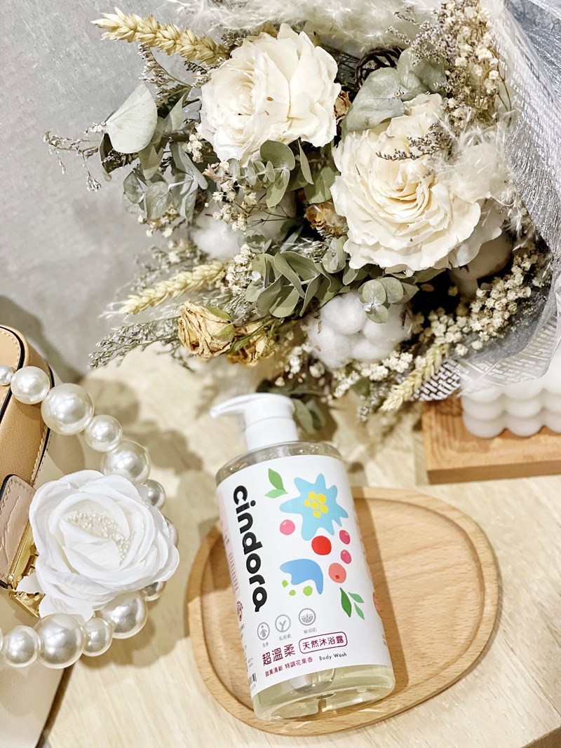 女人知己試用大隊,口碑行銷,部落客行銷,馨朵拉cindora 超溫柔天然沐浴露,馨朵拉,cindora,馨朵拉超溫柔天然沐浴露,女性專用,孕婦適用,生理期適用,全膚質適用,敏弱肌適用,pH4.8黃金比例,私密肌保養,一瓶洗全身,溫和不易刺激,散發甜美花果香,添加胺基酸,鎖水保濕