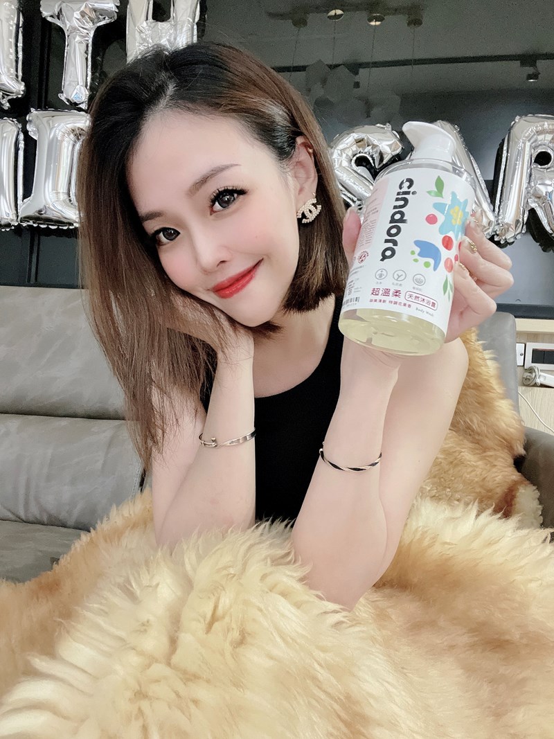 女人知己試用大隊,口碑行銷,部落客行銷,馨朵拉cindora 超溫柔天然沐浴露,馨朵拉,cindora,馨朵拉超溫柔天然沐浴露,女性專用,孕婦適用,生理期適用,全膚質適用,敏弱肌適用,pH4.8黃金比例,私密肌保養,一瓶洗全身,溫和不易刺激,散發甜美花果香,添加胺基酸,鎖水保濕