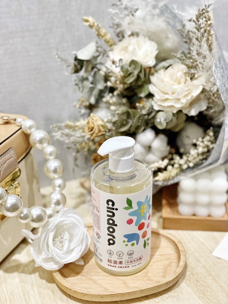 女人知己試用大隊,口碑行銷,部落客行銷,馨朵拉cindora 超溫柔天然沐浴露,馨朵拉,cindora,馨朵拉超溫柔天然沐浴露,女性專用,孕婦適用,生理期適用,全膚質適用,敏弱肌適用,pH4.8黃金比例,私密肌保養,一瓶洗全身,溫和不易刺激,散發甜美花果香,添加胺基酸,鎖水保濕