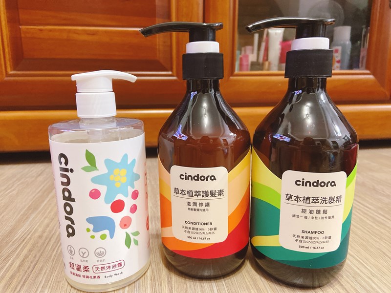 女人知己試用大隊,口碑行銷,部落客行銷,馨朵拉cindora 超溫柔天然沐浴露,馨朵拉,cindora,馨朵拉超溫柔天然沐浴露,女性專用,孕婦適用,生理期適用,全膚質適用,敏弱肌適用,pH4.8黃金比例,私密肌保養,一瓶洗全身,溫和不易刺激,散發甜美花果香,添加胺基酸,鎖水保濕