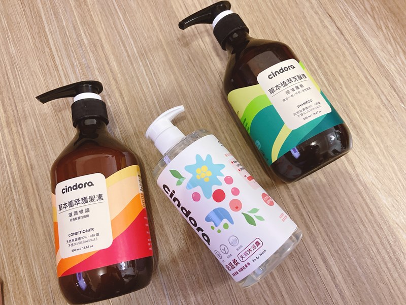 女人知己試用大隊,口碑行銷,部落客行銷,馨朵拉cindora 超溫柔天然沐浴露,馨朵拉,cindora,馨朵拉超溫柔天然沐浴露,女性專用,孕婦適用,生理期適用,全膚質適用,敏弱肌適用,pH4.8黃金比例,私密肌保養,一瓶洗全身,溫和不易刺激,散發甜美花果香,添加胺基酸,鎖水保濕