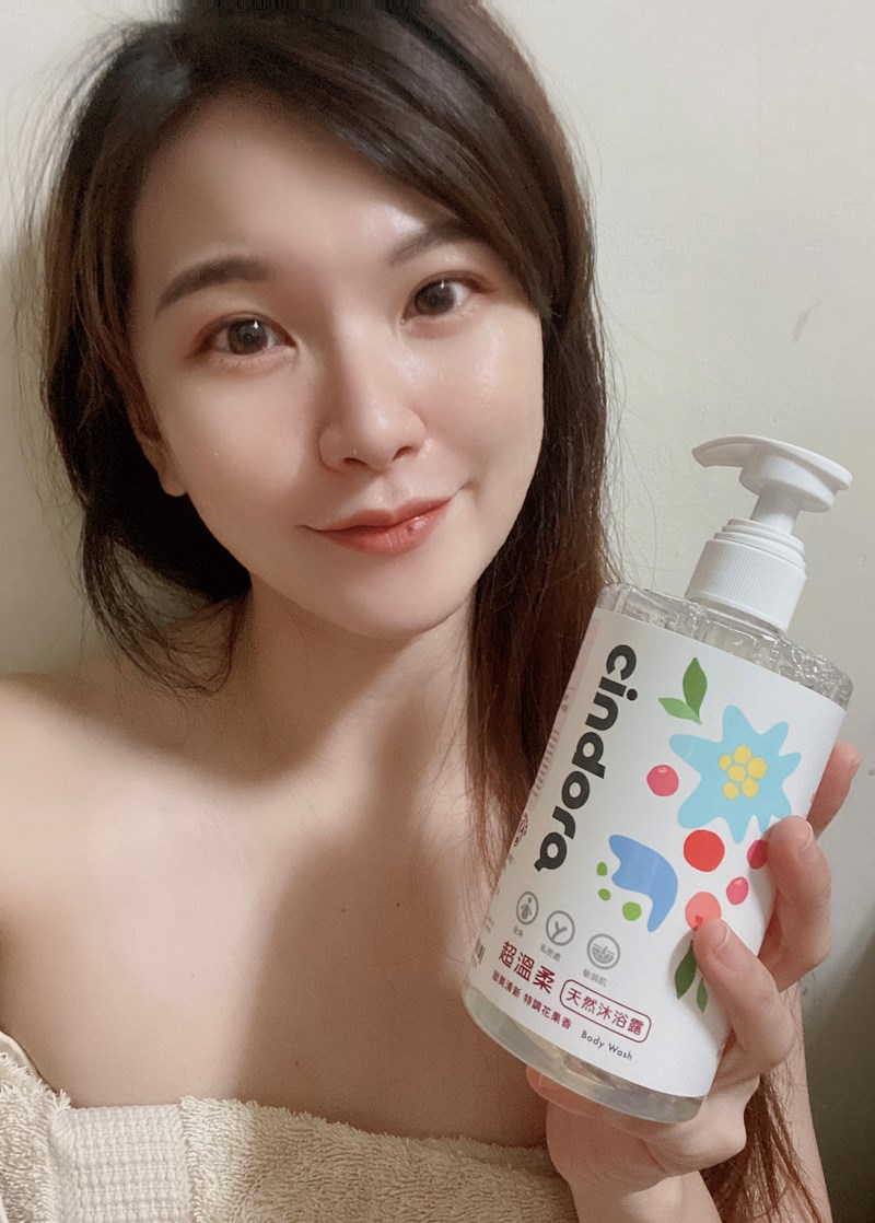 女人知己試用大隊,口碑行銷,部落客行銷,馨朵拉cindora 超溫柔天然沐浴露,馨朵拉,cindora,馨朵拉超溫柔天然沐浴露,女性專用,孕婦適用,生理期適用,全膚質適用,敏弱肌適用,pH4.8黃金比例,私密肌保養,一瓶洗全身,溫和不易刺激,散發甜美花果香,添加胺基酸,鎖水保濕