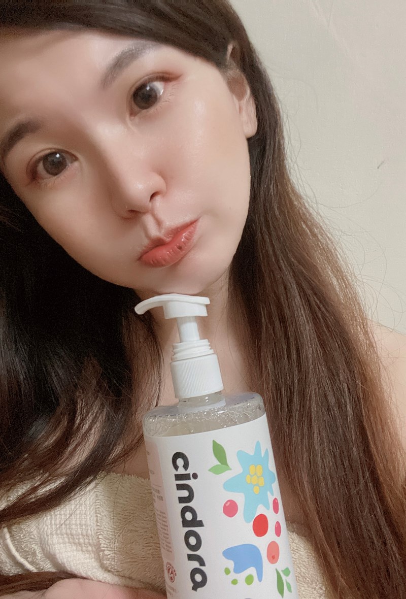 女人知己試用大隊,口碑行銷,部落客行銷,馨朵拉cindora 超溫柔天然沐浴露,馨朵拉,cindora,馨朵拉超溫柔天然沐浴露,女性專用,孕婦適用,生理期適用,全膚質適用,敏弱肌適用,pH4.8黃金比例,私密肌保養,一瓶洗全身,溫和不易刺激,散發甜美花果香,添加胺基酸,鎖水保濕