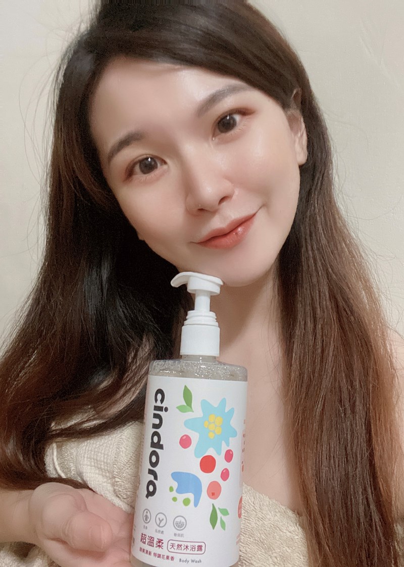 女人知己試用大隊,口碑行銷,部落客行銷,馨朵拉cindora 超溫柔天然沐浴露,馨朵拉,cindora,馨朵拉超溫柔天然沐浴露,女性專用,孕婦適用,生理期適用,全膚質適用,敏弱肌適用,pH4.8黃金比例,私密肌保養,一瓶洗全身,溫和不易刺激,散發甜美花果香,添加胺基酸,鎖水保濕
