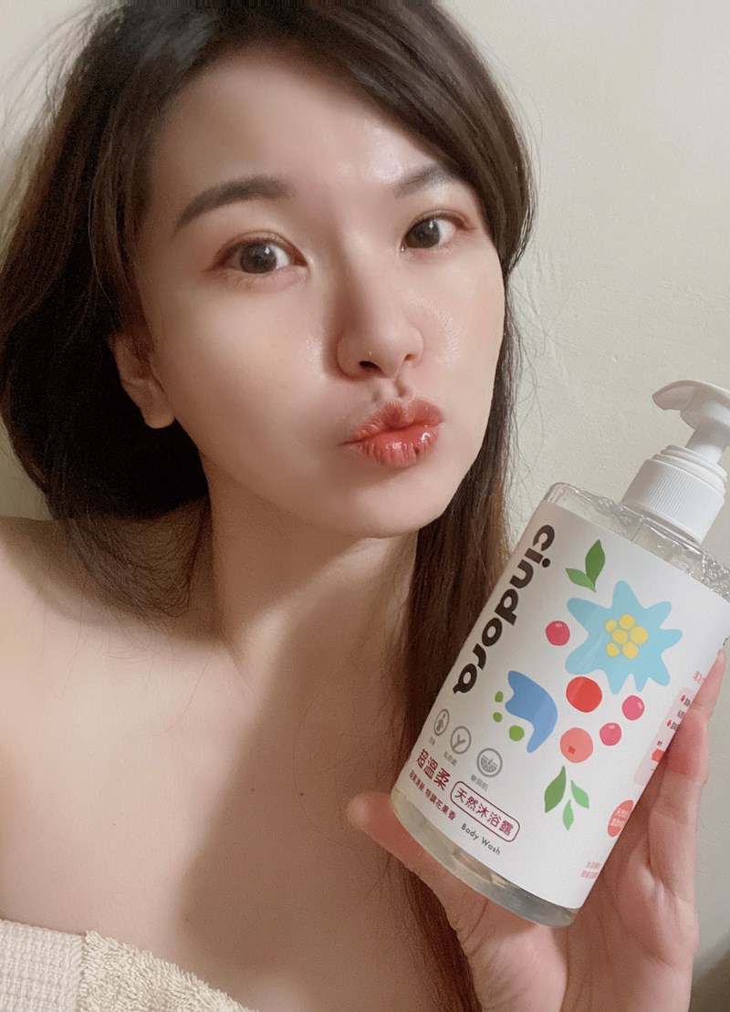 女人知己試用大隊,口碑行銷,部落客行銷,馨朵拉cindora 超溫柔天然沐浴露,馨朵拉,cindora,馨朵拉超溫柔天然沐浴露,女性專用,孕婦適用,生理期適用,全膚質適用,敏弱肌適用,pH4.8黃金比例,私密肌保養,一瓶洗全身,溫和不易刺激,散發甜美花果香,添加胺基酸,鎖水保濕