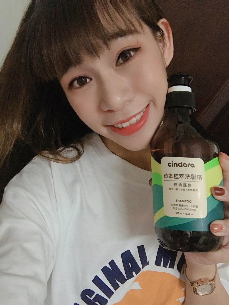 女人知己試用大隊,口碑行銷,部落客行銷,馨朵拉cindora 草本植萃洗髮精+草本植萃護髮素,馨朵拉草本植萃洗髮精,馨朵拉草本植萃護髮素,馨朵拉cindora,堅持不添加任何有疑慮成分,0矽靈,不含SLS, SLES,ALS,ALES,不添加MI/MCI防腐劑,不添加色素,Parabens,不做動物性實驗,撫平糾結毛躁,調理頭皮,敏弱頭皮適用,孕婦適用,溫和不易刺激,Spa級香氛