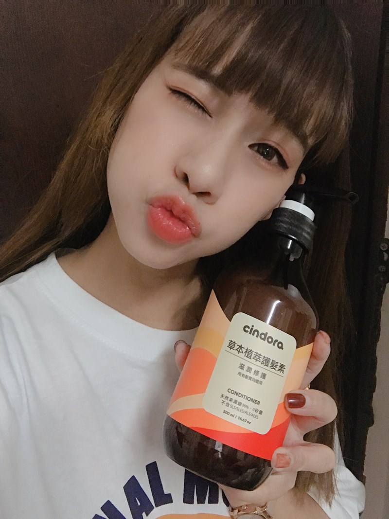 女人知己試用大隊,口碑行銷,部落客行銷,馨朵拉cindora 草本植萃洗髮精+草本植萃護髮素,馨朵拉草本植萃洗髮精,馨朵拉草本植萃護髮素,馨朵拉cindora,堅持不添加任何有疑慮成分,0矽靈,不含SLS, SLES,ALS,ALES,不添加MI/MCI防腐劑,不添加色素,Parabens,不做動物性實驗,撫平糾結毛躁,調理頭皮,敏弱頭皮適用,孕婦適用,溫和不易刺激,Spa級香氛