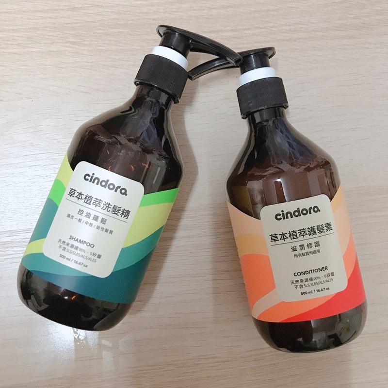 女人知己試用大隊,口碑行銷,部落客行銷,馨朵拉cindora 草本植萃洗髮精+草本植萃護髮素,馨朵拉草本植萃洗髮精,馨朵拉草本植萃護髮素,馨朵拉cindora,堅持不添加任何有疑慮成分,0矽靈,不含SLS, SLES,ALS,ALES,不添加MI/MCI防腐劑,不添加色素,Parabens,不做動物性實驗,撫平糾結毛躁,調理頭皮,敏弱頭皮適用,孕婦適用,溫和不易刺激,Spa級香氛