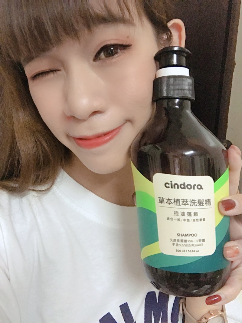 女人知己試用大隊,口碑行銷,部落客行銷,馨朵拉cindora 草本植萃洗髮精+草本植萃護髮素,馨朵拉草本植萃洗髮精,馨朵拉草本植萃護髮素,馨朵拉cindora,堅持不添加任何有疑慮成分,0矽靈,不含SLS, SLES,ALS,ALES,不添加MI/MCI防腐劑,不添加色素,Parabens,不做動物性實驗,撫平糾結毛躁,調理頭皮,敏弱頭皮適用,孕婦適用,溫和不易刺激,Spa級香氛